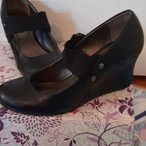 Kenneth Cole Reaction wedges